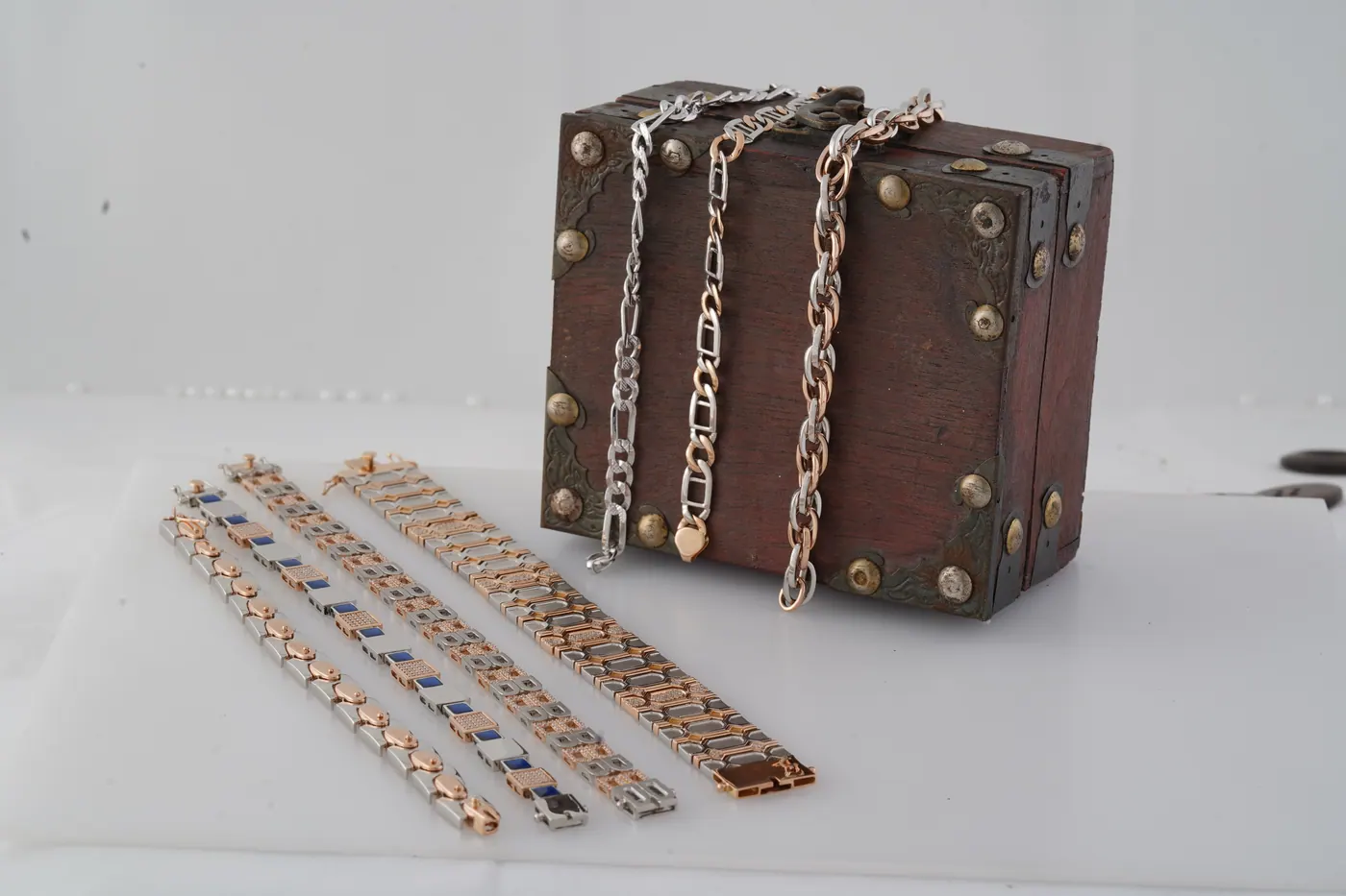 Platinum chains and bracelets in stock
